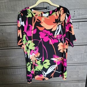 BEAUTIFUL TOP BY SUSAN GRAVER, SIZE MEDIUM